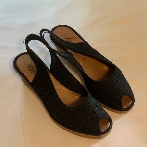 Azura Jeanette Wedge Sandal